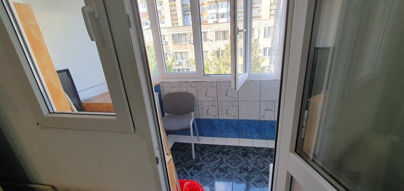 Drumul Taberei, Ghencea, et. 4/8, bloc 1982, cu 2 gr. sanitare si 2 lifturi